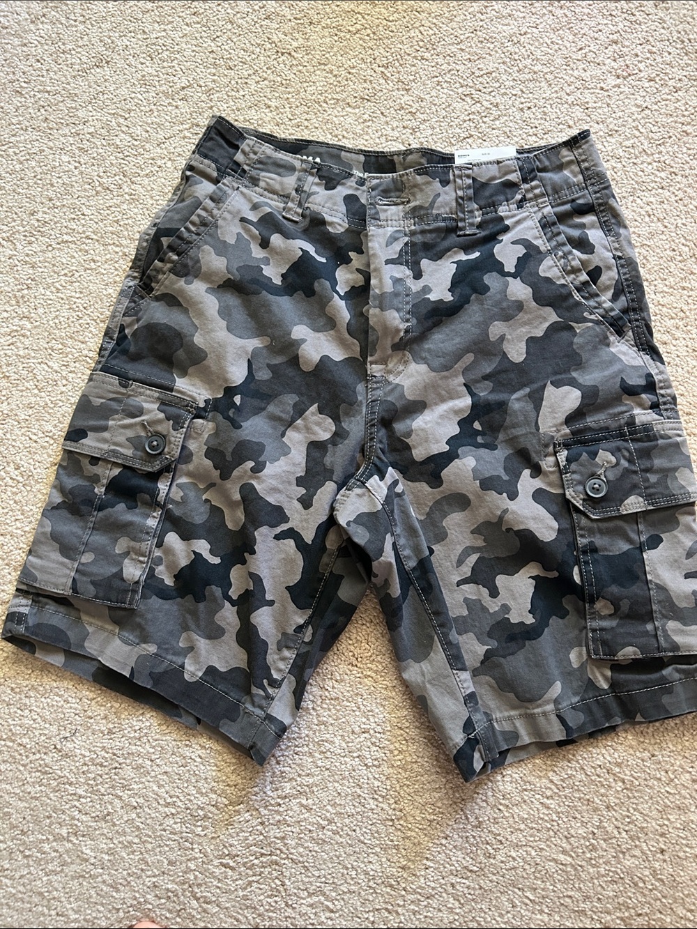 Sonoma Men's Black & Gray Camo Cargo Shorts.  Men’s 30 waist